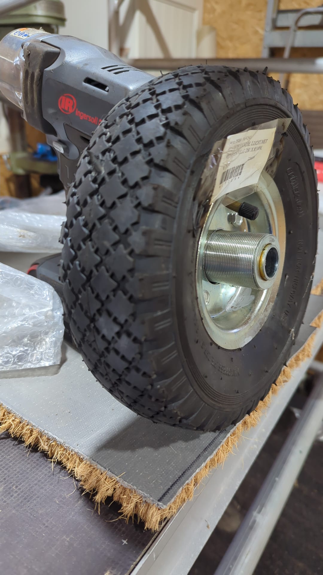 Neuswiel metalen velg 260x85mm, metaallager